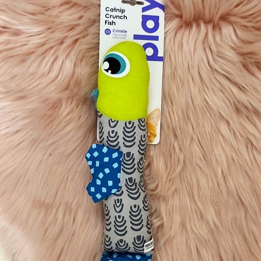 Brand New PETSTAGES CATNIP CRUNCH FISH KICKER CAT TOY